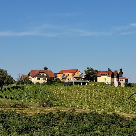 Weinhof Reichmann Bed and Breakfast Sankt Peter am Ottersbach Exteriör bild